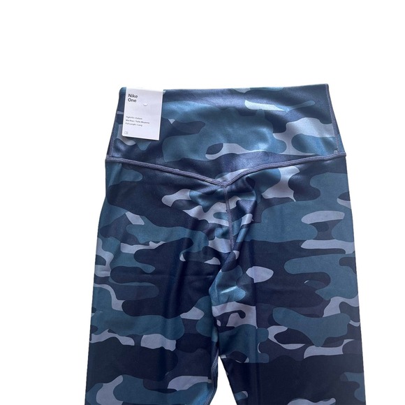 NWT- Nike One Mid-Rise Camo Leggings (Size: XS) - Picture 3 of 4